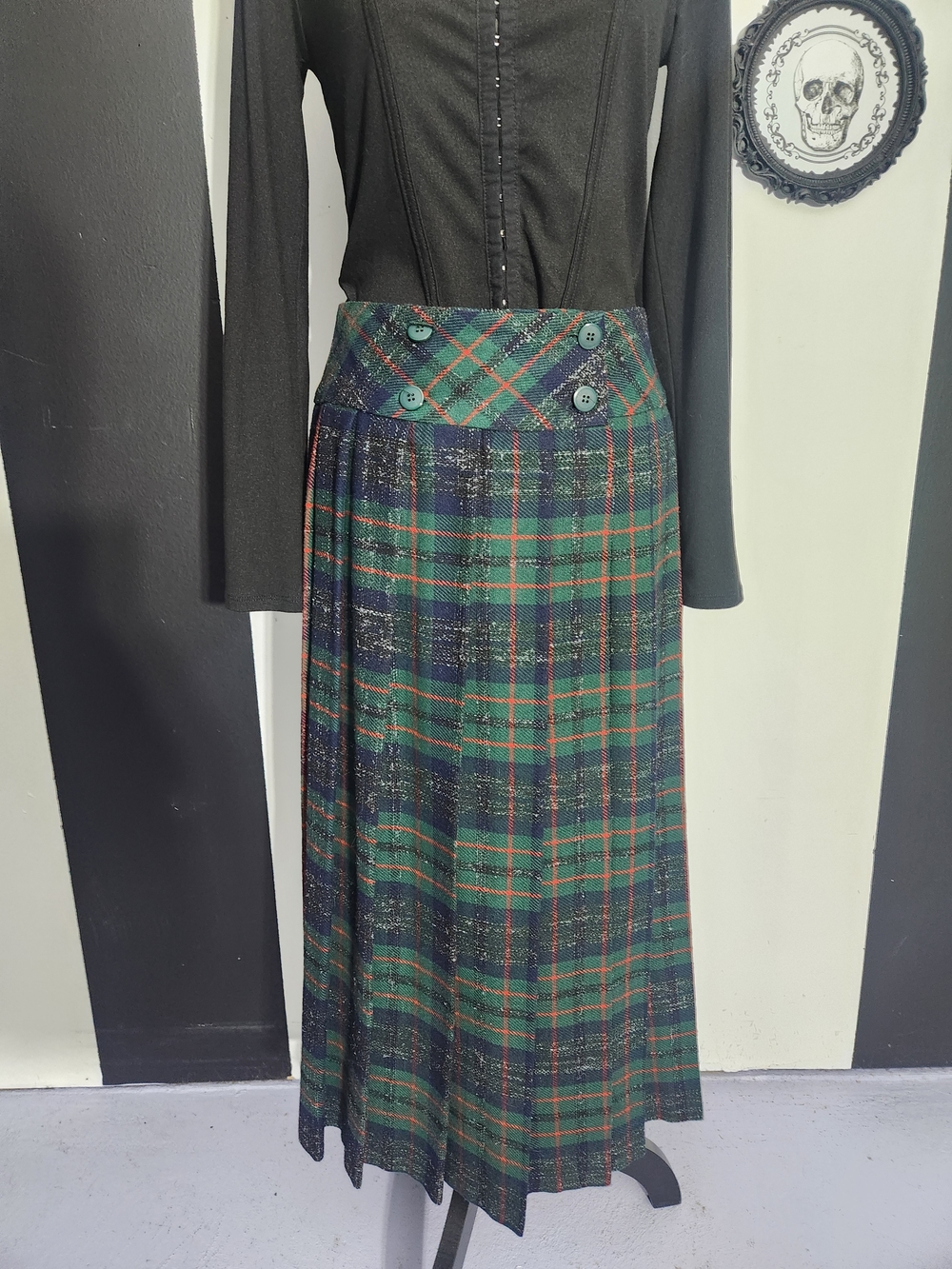 70's Green Plaid Maxi Skirt with Buttoned Waist - Picture 2 of 7